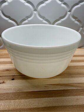 Vintage Pyrex Hamilton Beach Large White Mixing Bowl -9”